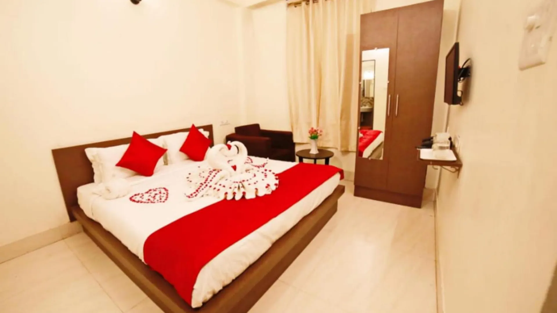 Varanasi Hotels Sada Shiv Parking Available Ac Non Ac Spacious Window Rooms Banquet Hall Near 800 Mtr From Kashi Vishwanath Temple Ganga River
